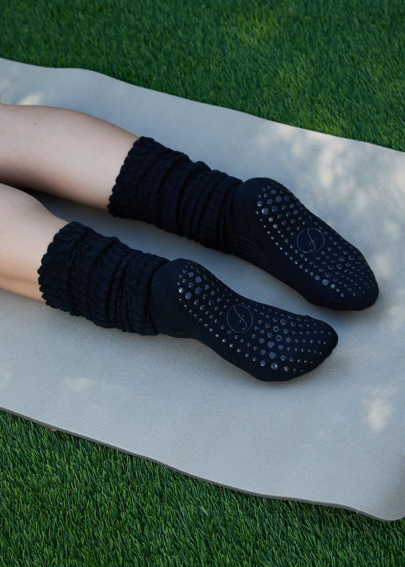 Close view of the Studio Grip Warmer grip sole in Onyx
