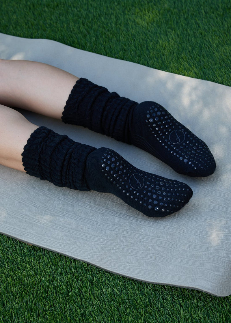 Close view of the Studio Grip Warmer grip sole in Onyx